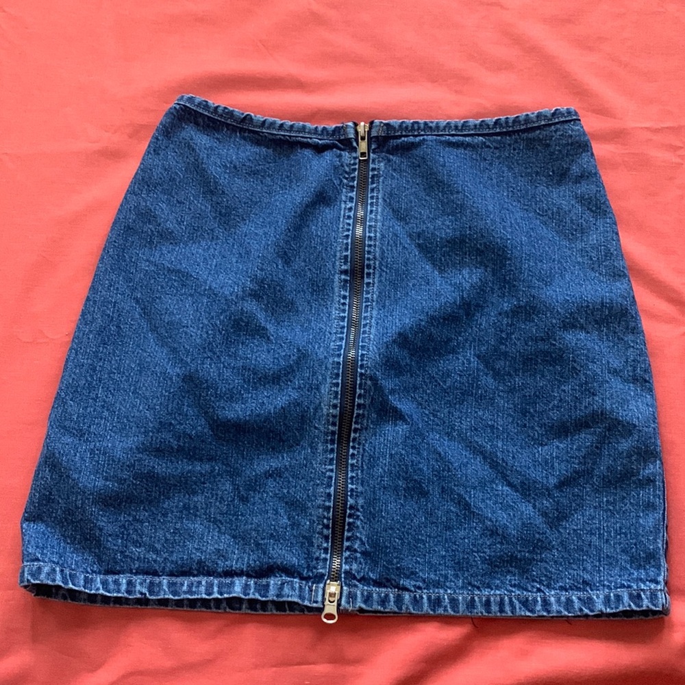 Jean skirt with zipper down middle